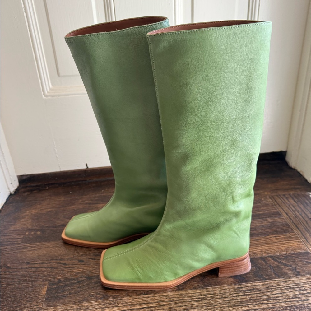 Buttery soft miista boots in green leather new in box size 38